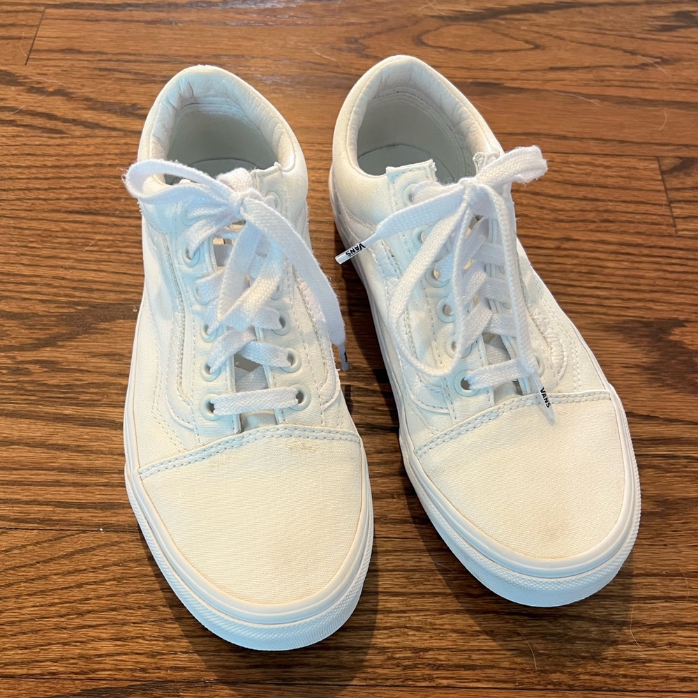 Vans Old Skool White. Men’s 5 Women’s 6.5